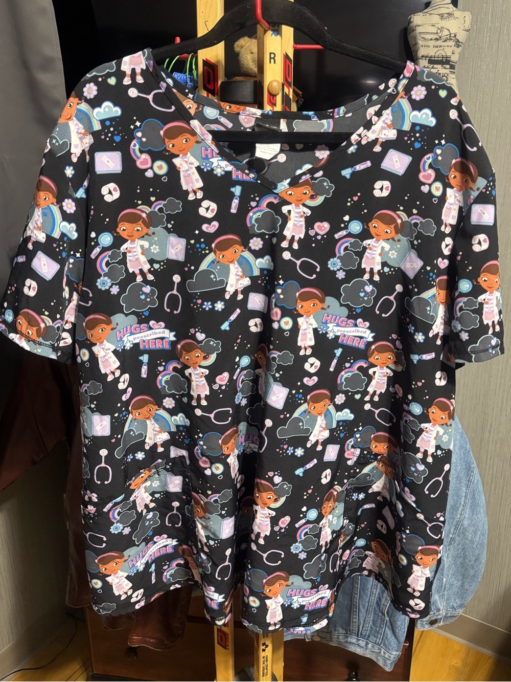Disney Doc McStuffins "Hugs Prescribed Here" Print V-Neck Scrub Top 3XL